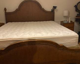 Tropical King bed with Pineapple style posts includes the pillowtop mattress and box springs