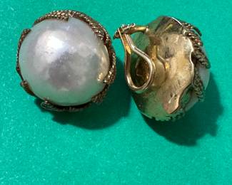 14 karat gold pearl earrings