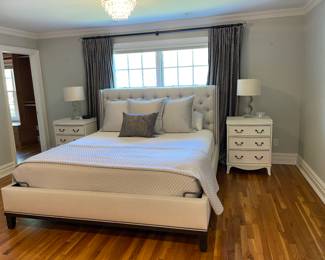 Vanguard Cleo King Bed
2 nightstands