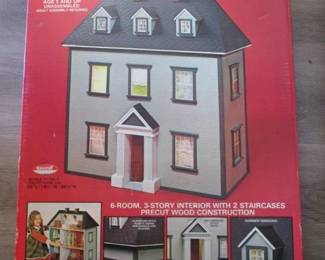 Williamsburg Doll House