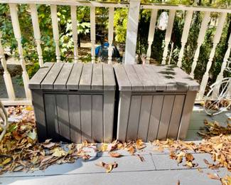 Lot 082-PAT: Two Keter Compact Resin Deck Boxes

Features: 
•	Durable, weather/UV-resistant storage
•	c. 30-gallon capacity

Dimensions: 18”D x 23.25”W x 20.75”H


Condition: Good pre-owned condition. Some age/weathering-related blemishes/wear is visible.
