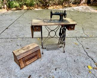 Lot 032-GAR: Antique Ruby Sewing Machine & Table

Features: 
•	Project piece with lots of vintage charm!
•	Sewing table includes machine box cover

Dimensions: 34.5”W x 16.5”D x 28.5”H. Drop leaf is 10”W


Condition: Poor pre-owned, rustic cosmetic and mechanical condition. See pictures. Original finish is worn. Machine box is dilapidated. 
