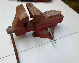 Lot 062-GAR: Vintage Craftsman Workbench Vise with Anvil
Includes: 
•	Vintage Red Craftsman Vise
•	Small table-top anvil
Dimensions: 
•	Vise: Grips are 5 1/8” W (weighs c. 20 lbs.)
•	Anvil: 5 ¼” L x 2 ½” W (weighs c. 10 lbs.)
Condition: 
•	Vise: Fair cosmetic condition with much surface oxidation; good mechanical condition, works great!
