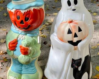 Lot 001-BH: Vintage Halloween Blow Molds

Includes:
•	Vintage Ghost Blow Mold
•	Vintage Pumpkin-Head Scarecrow Blow Mold
•	These  from the late-1970s/early-1980s and were well-used for at least two decades.

Condition: Good pre-owned “vintage” condition. Coloring is worn from age and use, but no holes in the poly are apparent. Both are wired and light up. These date from the late 1970s/early 1980s and were well-used for at least two decades.
