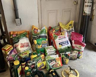 Lot 011-GAR: Lawn & Garden Supply Assortment

Features: A carload of fertilizers, insecticides, feeders and sprinklers! Get ready for Spring 2025!!
•	See photos for additional details


Condition: Most chemicals are in their original unopened packaging; a few may have been opened and/or partially-used. One oscillating sprinkler has a couple of nozzles that appear to be plugged up.
