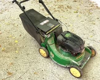 Lot 065-GAR: John Deere JA62 2-speed Self-Propelled Lawnmower

Features: 
•	6.5HP Briggs & Stratton Intek Engine
•	2 self-propelled speeds
•	Rear grass-catcher included

Dimensions: 20” cutting deck width

Condition: Good running condition; Fair cosmetic condition (see photos for details). 
