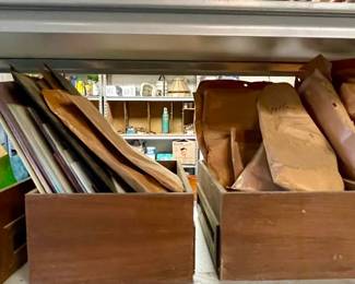 Lot 049-GAR: Stained-Glass Pieces

Features: 
•	A collection of dozens of pieces of stained-glass ready to become works of art.
•	Four wooden boxes included. 


Dimensions: Various sizes and shapes

Condition: Good pre-owned condition.

