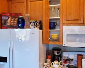 Nice, clean kitchen ware