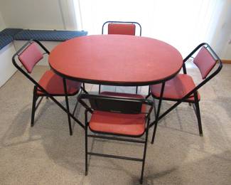 Midcentury modern Samsonite oval folding card table and chairs.  Red speckle finish with black trim. Wonderful condition!