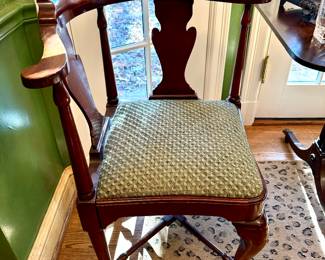 $200 - Queen Anne Corner Chair 18x18x34