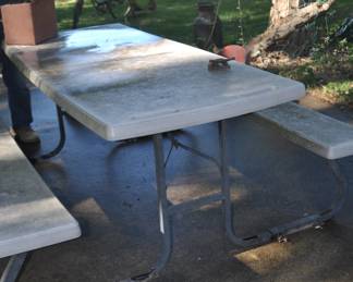 Nice Rubbermade picnic table