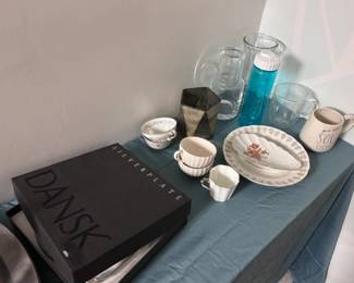 Dansk cheeseboard, misc Teacups