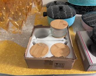 Chili bowls wth lids