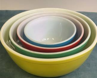 Vintage PYREX Mixing Bowl Set