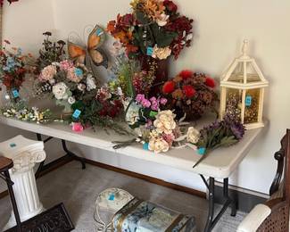 floral table top arrangements and wall arrangements