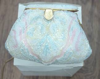CIP033 - WHITE SEQUINED PURSE
