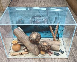 CIP068 - Decorative Hawaiian Scenery in Plexiglass Case 