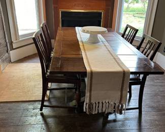 Dining Room Table and 4 Chairs
