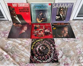 (7) Classic Albums Feat. Willie Nelson And Ray Charles
Ray Charles, Johnny Cash, Sammy Davis Jr, Patsy Cline, Elvis Christmas collection, Willy Nelson, and Jerry Lee Lewis. 