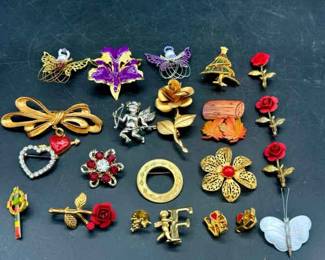 Vintage Brooch Lot
