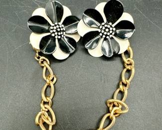 Signed Trifari Collar Clip Vintage
