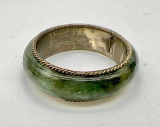 14 Karat Gold Ring with Green Stone
