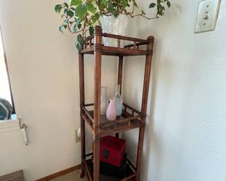Bamboo corner shelf