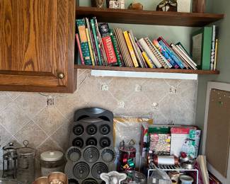 Lots of nice kitchen bakeware- just in time for Christmas.