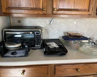 Waffle maker, toaster oven, more kitchen