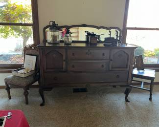 Beautiful antique oak buffet with mirror