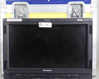 TV LOGIC OLED IN CASE