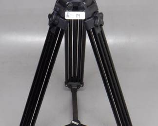 TRIPOD WITH NFLUID HEAD