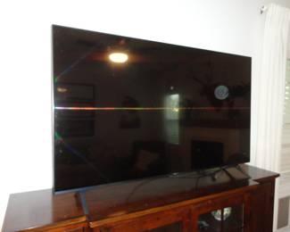 LG TV 65" (2023) Model UR8000
