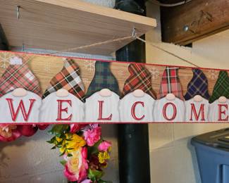 Gnome welcome sign