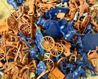 Vintage plastic toy soldiers 