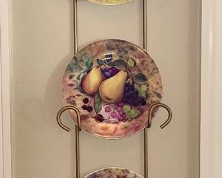 Godinger Email De Limoges 4 plates on wall hanging plate rack 