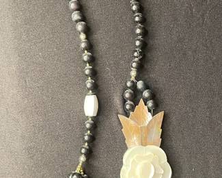 Vintage mother of pearl beaded necklace 