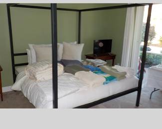 King Size Sleep Number Bed with DUAL ADJUSTIBLE Feature on a Beautiful "ARCHITECTURE" (ROOM & BOARD) Canopy Frame!,&nbsp;