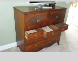 Very Unique GENTLEMAN'S CHEST