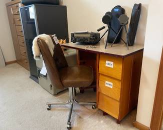 20-60 x 60mm Spotting Scope, Douglas Furniture Chair