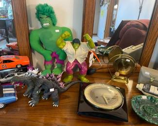 Hulk Marvel Funstuf Figure, Maisto 1971 Chevy Chevelle, Rein Messing Gong, Hettich Clock, Hulk Plush, Godzilla Figures
