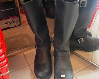 Men's Clothing (Size L-XL) with brands such as: Carhartt, Corvette, Wilson's Leather, London Fog, Pronto Uomo, JJ Cochran, Hajo, Mondo, Breidhor, San Marco, Harley Davidson, Members Only, Structure Collection, Walls, LL Bean, Rocky Leather Hides, Benmans, Mirage Classics, Moosecreek, Ride Techs