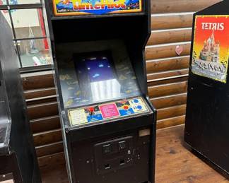 Vintage arcade game as-is located in another building onsite. $400 (ORIGINAL GAME)