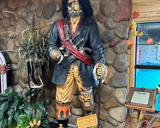 Tall solid "Cool!" pirate!  