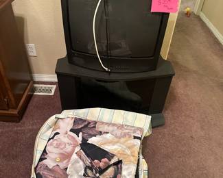 Comforter Set $5
Tv and Stand $20