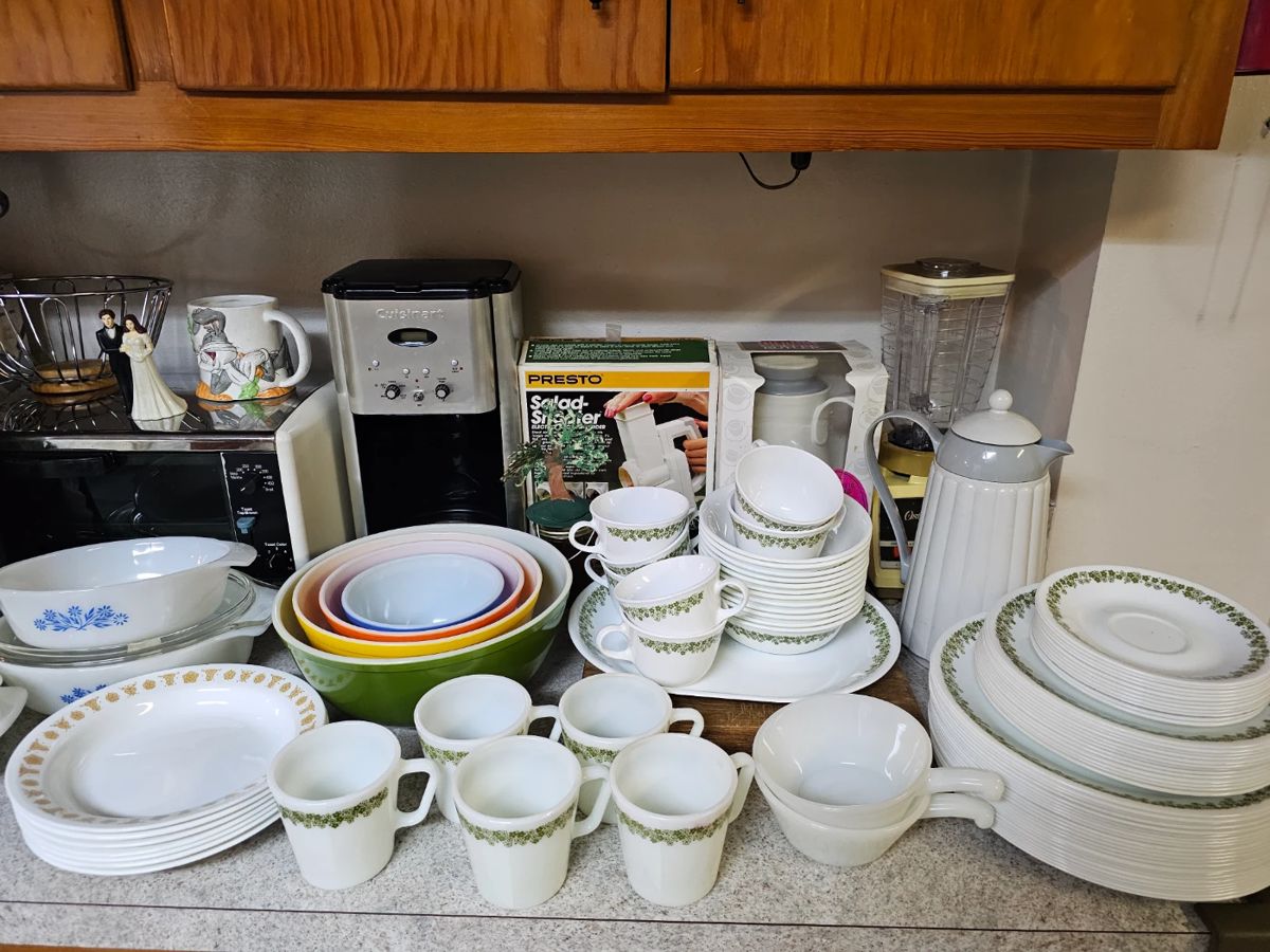 Tons of vintage kitchen items