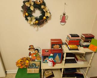 Seasonal decor / books