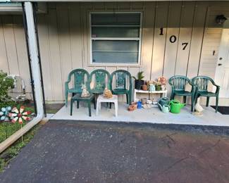 Outdoor furniture/ planters