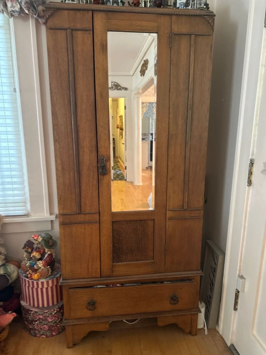 Armoire with mirrored door