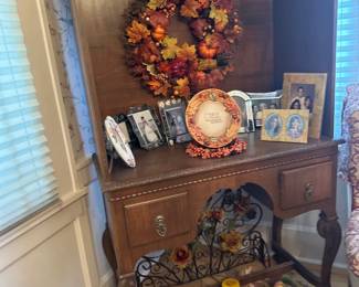 Fall decor and display table